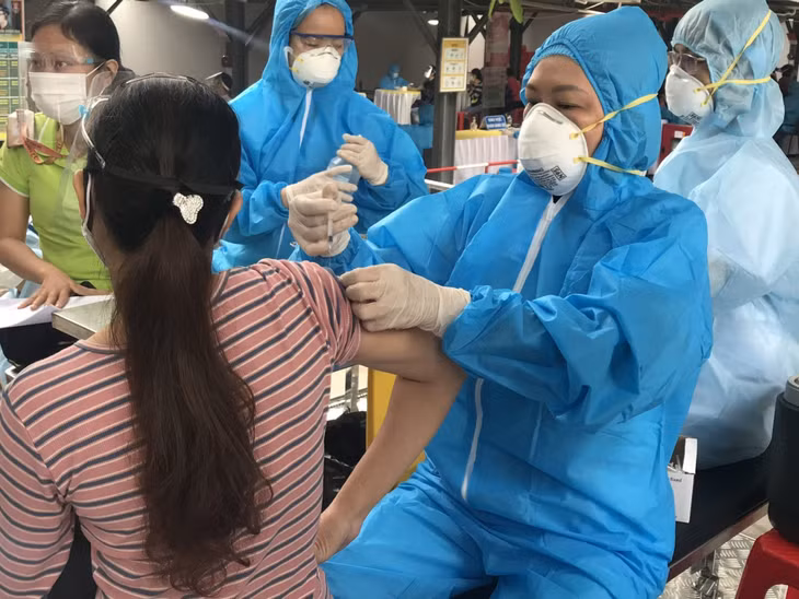 Đến chiều 27/3, cả nước đã tiêm 205 triệu liều vaccine phòng COVID-19; Các địa phương cần tăng tốc đẩy nhanh tiêm vaccine mũi 3
