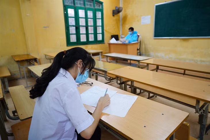 Phòng thi đặc biệt chỉ có một thí sinh rơi vào "diện F" ở Đông Anh, Hà Nội hồi năm ngoái (Ảnh: Đ. Cường).