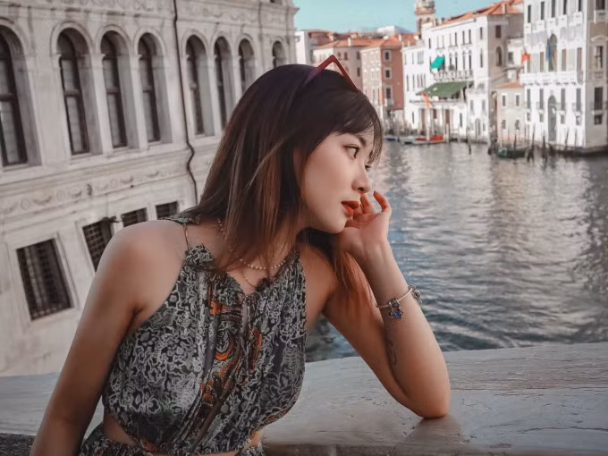 Hãy thả mình theo những nét lãng mạn của châu Âu. Ảnh: Quỳnh Trang