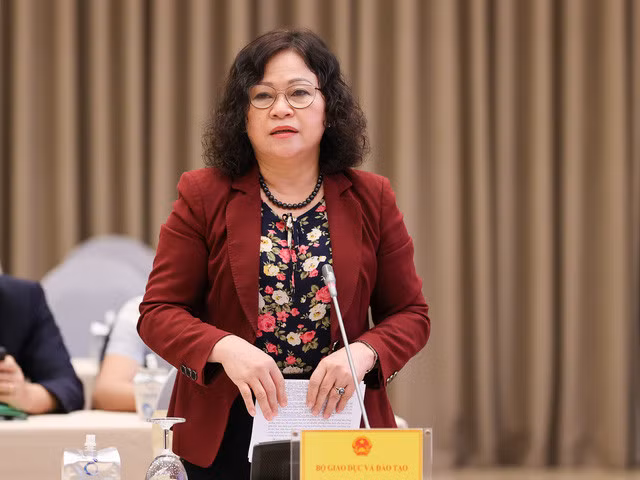 Thứ trưởng Bộ GD&amp;ĐT Ngô Thị Minh:những nơi cấp độ dịch ở mức 3, mức 4 thì không cho học sinh đi học trực tiếp và tuân thủ các quy định phòng, chống dịch. Ảnh: VGP/Nhật Bắc
