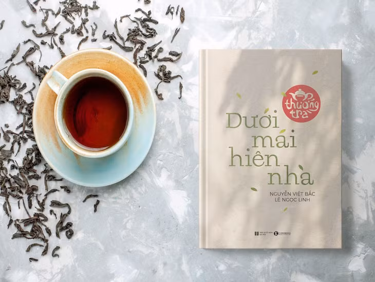Cuốn sách về trà của cặp vợ chồng Nguyễn Việt Bắc và Lê Ngọc Linh. Ảnh: T.H.