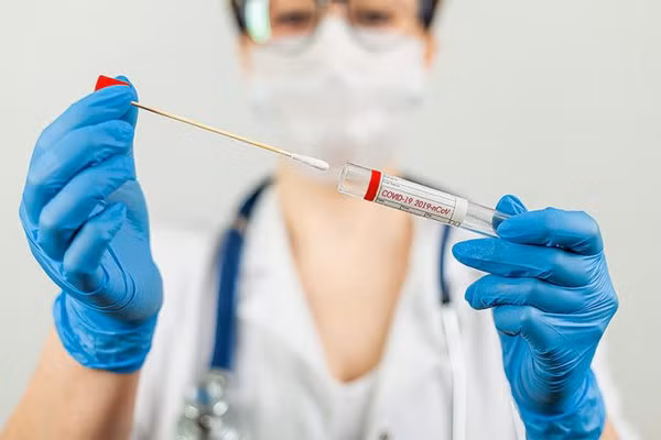 Các triệu chứng phổ biến nhất của Omicron hiện nay