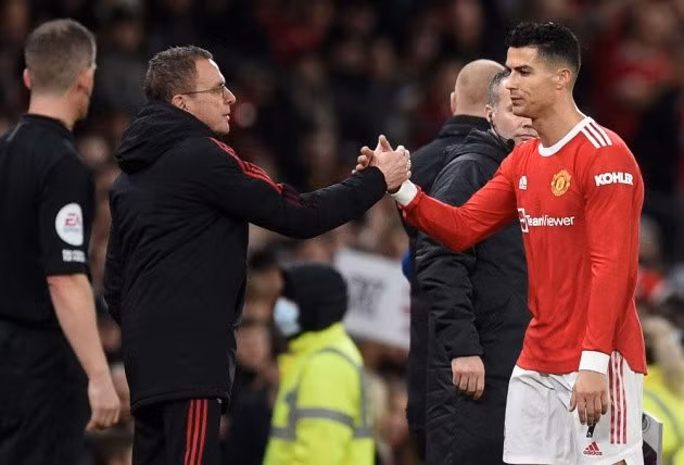 Ronaldo tiếp tục ngồi ngoài.