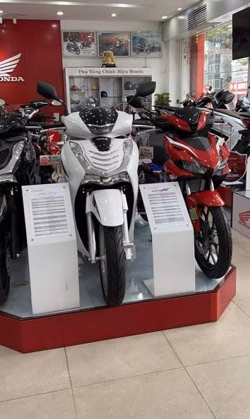 Honda SH bất ngờ tăng hơn chục triệu gây sốt