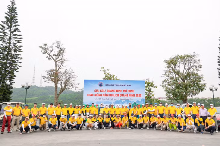 Quảng Ninh có tiềm năng du lịch golf chất lượng cao với nhiều sân golf tiêu chuẩn quốc tế. Ảnh chụp tại Quần thể nghỉ dưỡng FLC Hạ Long.