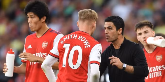 Những nhân sự được Arteta đưa về trong hè 2021 như Tomiyasu, Ben White cùng cầu thủ trẻ Smith Rowe đang giúp Arsenal lột xác. Ảnh: arsenal.com