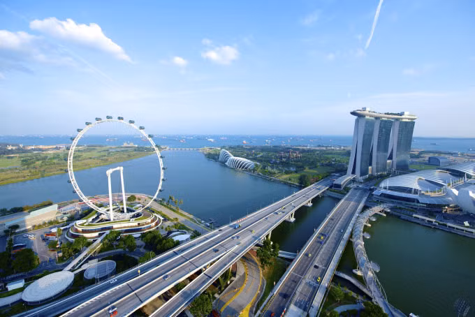 Một người được công nhận tiêm chủng đầy đủ tại Singapore là mũi thứ hai cách thời gian khởi hành ít nhất 14 ngày. Các loại vaccine phải được WHO công nhận, và chấp nhận việc tiêm trộn. Ảnh: STB