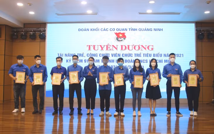 Đoàn Khối các cơ quan tỉnh tuyên dương 10 tài năng trẻ cấp Đoàn Khối năm 2021.