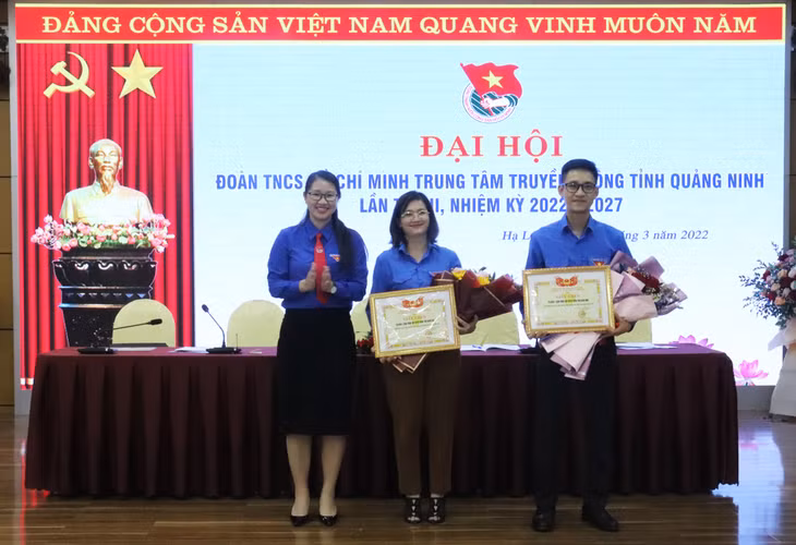 Nhiều tập thể, cá nhân của Trung tâm Truyền thông tỉnh Quảng Ninh đã được nhận bằng khen của Tỉnh Đoàn và giấy khen của Đoàn khối các cơ quan tỉnh.