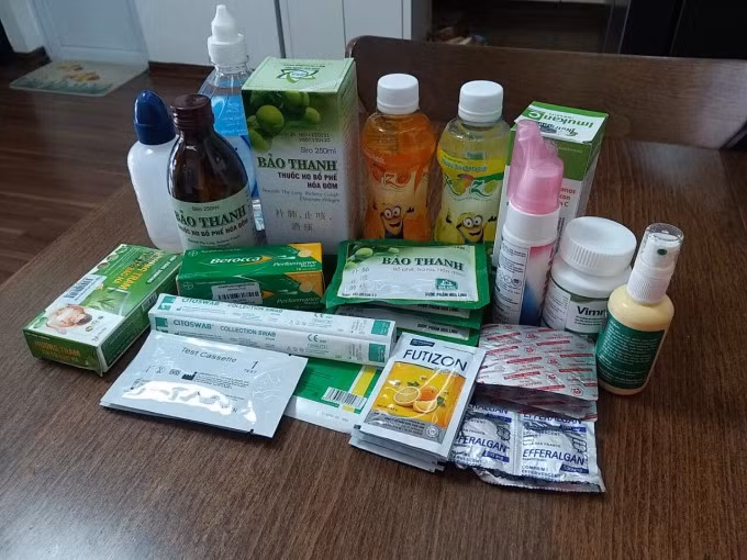 Thuốc do bệnh nhân uống tại nhà để điều trị Covid-19. Ảnh: Nhân vật cung cấp