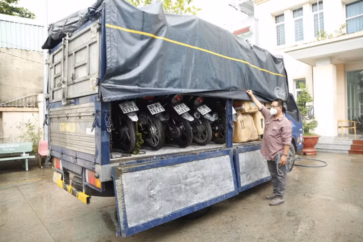 Chiếc xe tang vật bị tạm giữ.