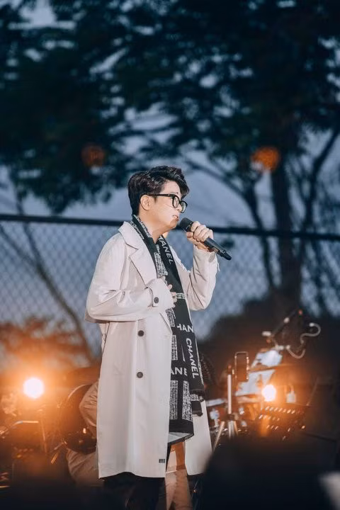 Show ca nhạc của Bùi Anh Tuấn phải dời lịch tổ chức. Ảnh: @buianhtuan.