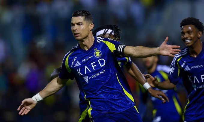 Ronaldo mừng bàn trong trận Al Nassr thắng Al Khaleej 3-1 ở vòng 16 Saudi Pro League tối 12/1/2025. Ảnh: ANFC