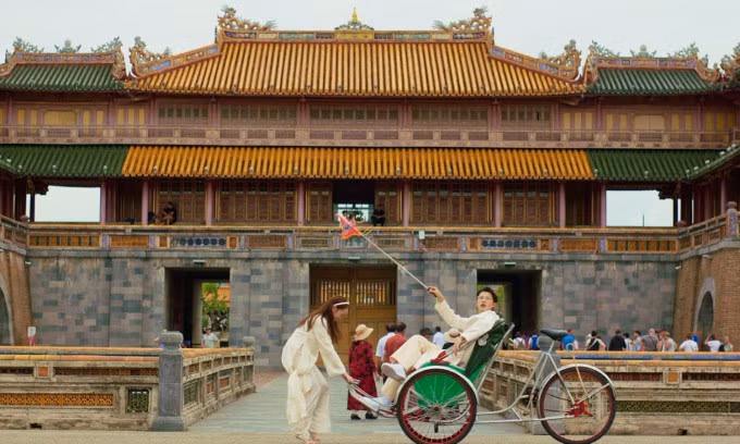 Phân cảnh Bình An (Kaity Nguyễn) và Bảo Toàn (Trần Ngọc Vàng) hẹn hò trong phim. Ảnh: Huyền Đỗ