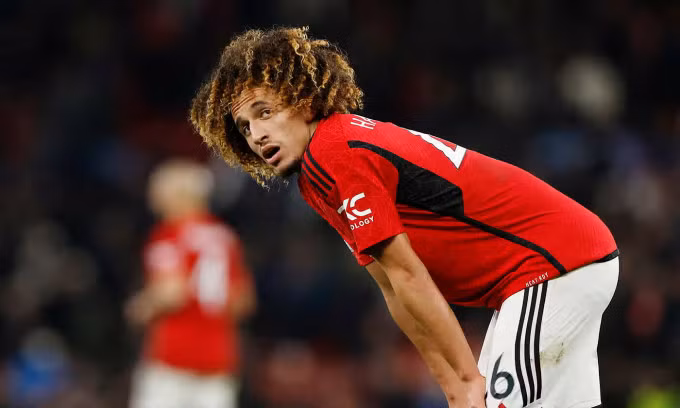 Tiền vệ Hannibal Mejbri sau khi Man Utd thua Bayern 0-1 ở lượt cuối bảng A Champions League trên sân Old Trafford, thành phố Manchester, Anh, tối 12/12/2023. Ảnh: Reuters