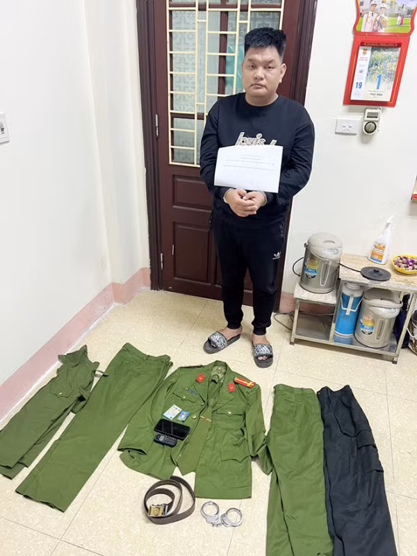 Đối tượng Nguyễn Văn Cường cùng tang vật.