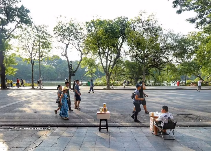 Thủ đô Hà Nội có mưa nhỏ vài nơi, sáng sớm sương mù nhẹ, trưa chiều giảm mây trời nắng. (Ảnh: Tuấn Đức/TTXVN)