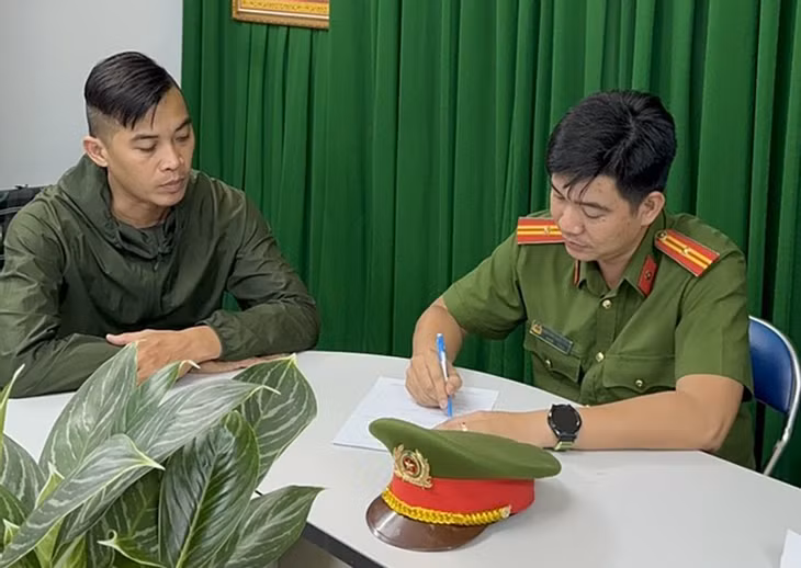 Đối tượng Nguyễn Trần Cao Nguyên (trái ảnh) là phi công, cơ trưởng của một hãng hàng không. Ảnh: CA
