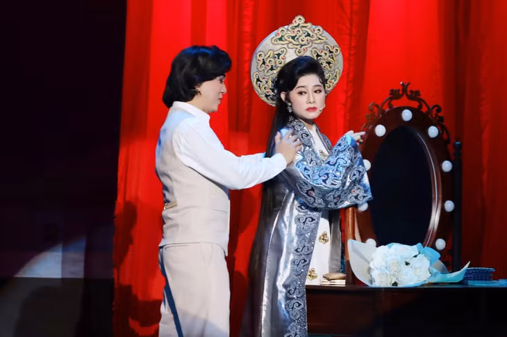 Quế Trân trong tạo hình đào hát Cầm Thanh trong vở Cô đào hát hồi tháng 8.