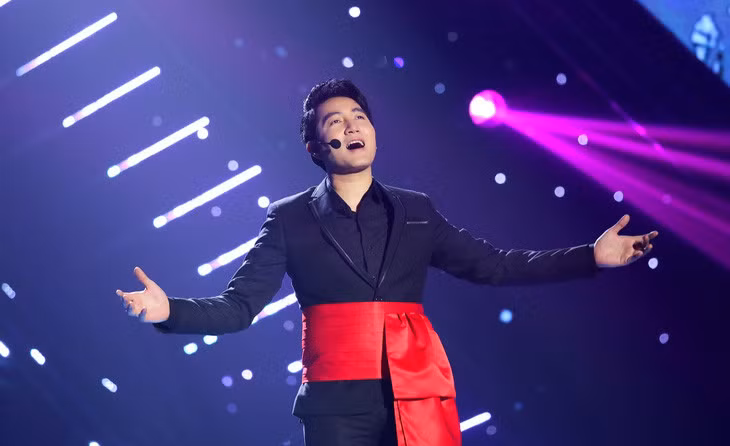 Nguyễn Phi Hùng tổ chức live show thứ ba trong 23 năm ca hát - Ảnh: NVCC