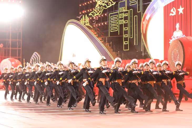 Phần diễu hành của các khối thuộc LLVT tại Lễ kỷ niệm 60 năm thành lập tỉnh được Trung tâm Truyền thông tỉnh truyền hình trực tiếp.