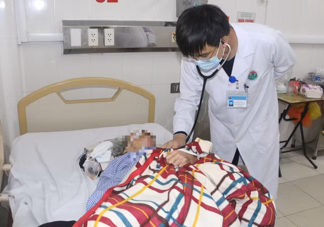 Một bệnh nhân bị ngộ độc khí CO điều trị tại Bệnh viện Đa khoa Hà Tĩnh.