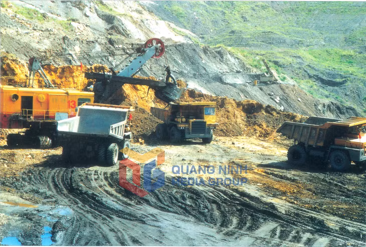 Khai trường Công ty than Hà Tu. Ảnh: Công Chác