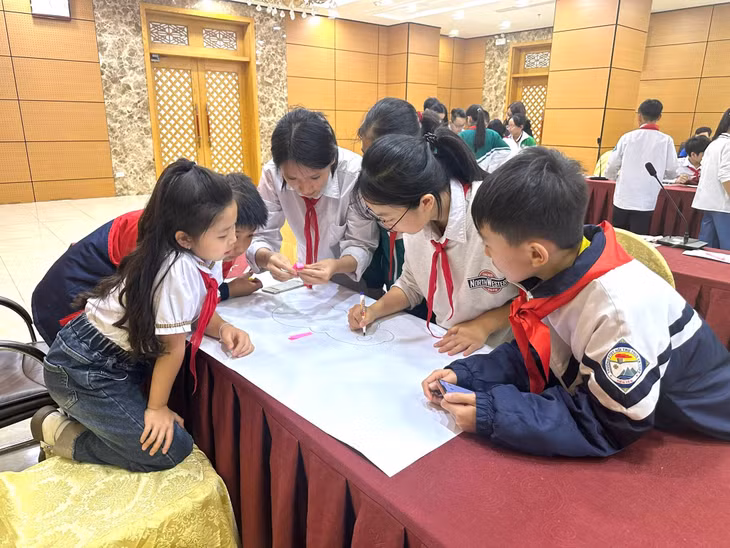 Các đại biểu trẻ em được tập huấn về phát huy quyền tham gia của trẻ em vào các vấn đề về trẻ em