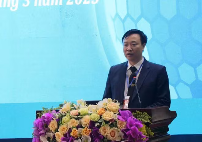 Thiếu tướng, Tiến sỹ Nguyễn Ngọc Cương, Hiệu trưởng Trường Đại học Kỹ thuật Hậu cần Công an nhân dân, phát biểu tại Hội thảo. (Ảnh: Thái Hùng/TTXVN)