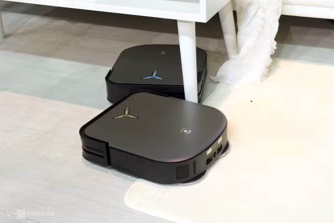 Ecovacs X2 Omni có bề mặt trên phẳng. Ảnh: Tuấn Hưng