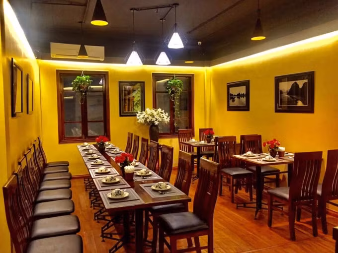 Bên trong nhà hàng Yin &amp; Yang khi còn mở cửa. Ảnh: Tripadvisor