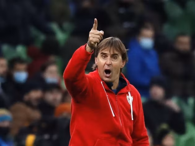 Lopetegui được Forrest quan tâm.