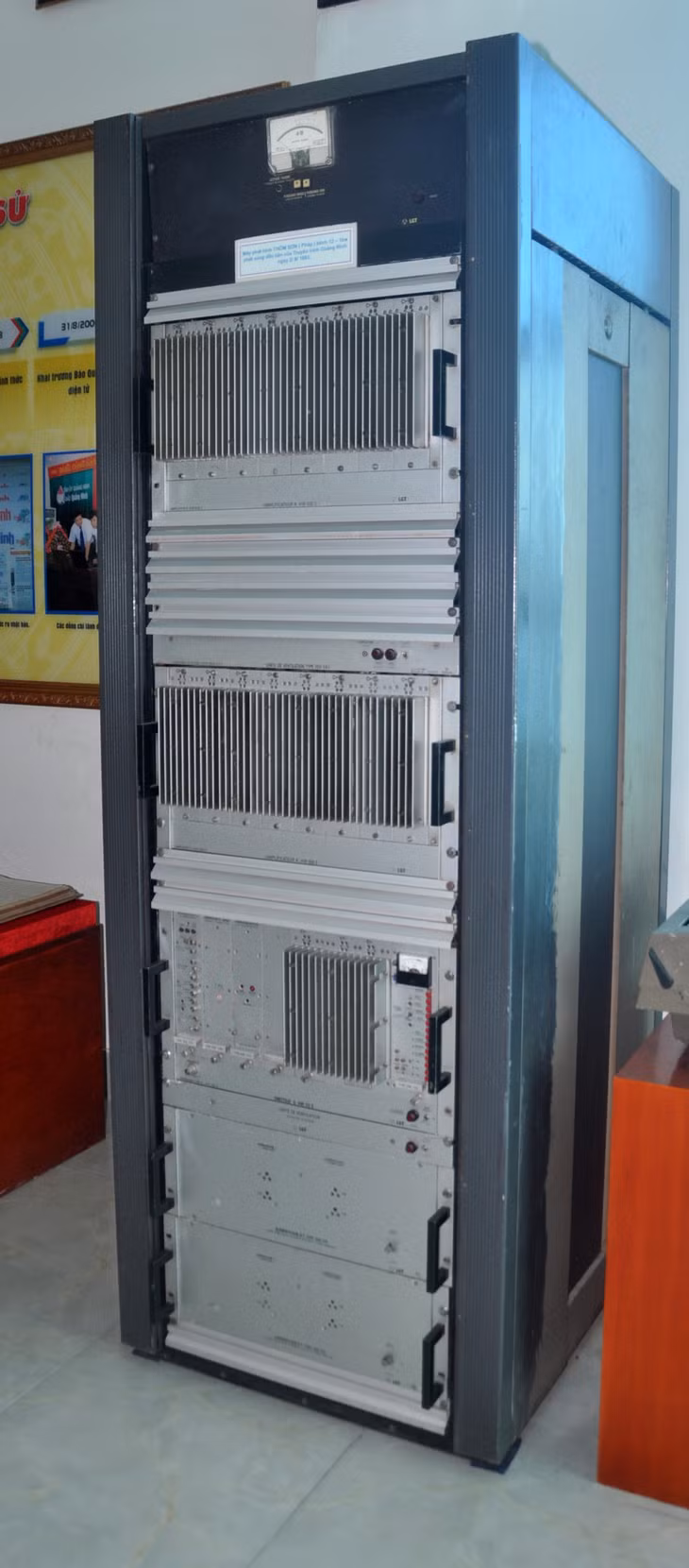 Máy phát hình Thomson (Pháp) kênh 12-1kw được sử dụng phát sóng lần đầu tiên (ngày 2/9/1983) của Truyền hình Quảng Ninh.