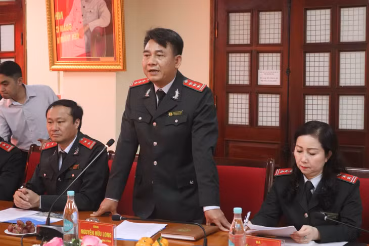 Ông Nguyễn Hữu Long, Phó Chánh Thanh tra tỉnh Quảng Ninh nhiệt liệt chào đón bà Hem Marina, Phó Tổng Cục trưởng Tổng cục Thanh tra, Bộ Thanh tra Campuchia và các thành viên trong đoàn thăm và làm việc với tỉnh Quảng Ninh