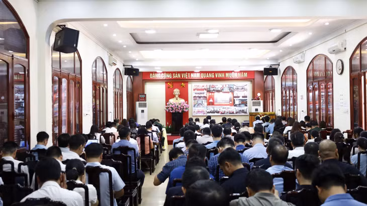 Cán bộ, đảng viên TP Móng Cái tham dự Hội nghị quán triệt, triển khai Quy định số 114-QĐ/TW ngày 11/7/2023 của Bộ Chính trị về kiểm soát quyền lực và phòng, chống tham nhũng, tiêu cực trong công tác cán bộ và Quy định số 117-QĐ/TW ngày 18/8/2023 của Bộ Chính trị về xin lỗi và phục hồi quyền lợi của tổ chức Đảng, đảng viên bị kỷ luật oan. (5/10/2023)