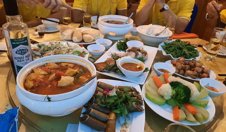 Người bệnh gout cần chú ý đến chế độ ăn uống, sinh hoạt trong thời gian nghỉ lễ - Ảnh: THU HIẾN