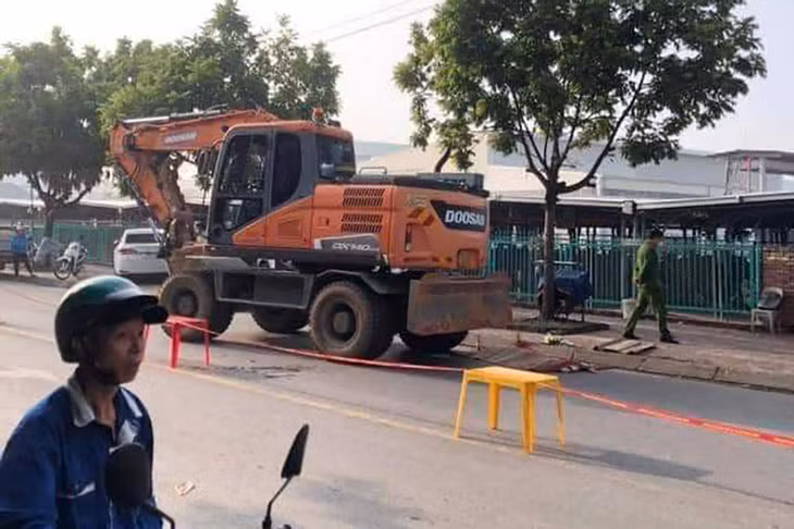Xe máy xúc tông chết người đi đường. Ảnh: Thanh Minh