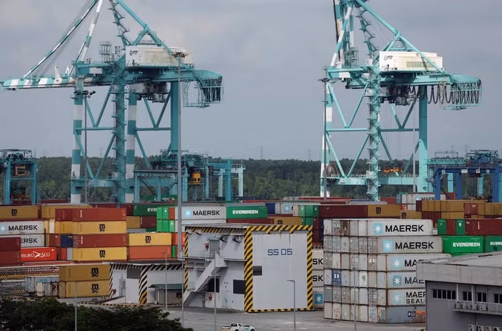 Một cảng biển tại bang Johor (Malaysia). Ảnh: Bloomberg