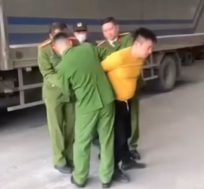 Cơ quan chức năng tạm giữ nghi phạm để điều tra. Ảnh: Người dân cung cấp