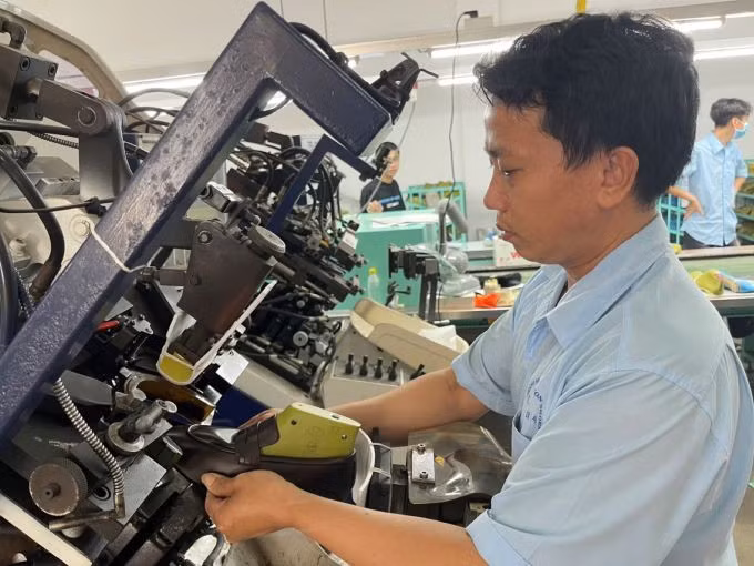 Công nhân Công ty TNHH Chang Shuen trong giờ sản xuất. Ảnh: An Phương