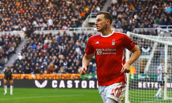 Chris Wood mừng hat-trick vào lưới Newcastle, giúp Nottingham Forest thắng 3-1 trên sân St James Park ở vòng 19 Ngoại hạng Anh ngày 26/12/2023. Ảnh: Reuters