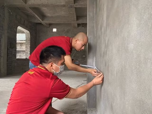 KTS của RICCO Minh Hải tiến hành khảo sát để lên bản thiết kế nội thất phòng ngủ