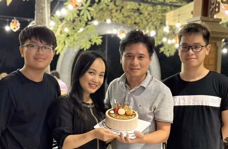 Tổ ấm hạnh phúc viên mãn của Thu Huyền - Tấn Minh sau gần 2 thập kỷ (Ảnh: Facebook nghệ sĩ).