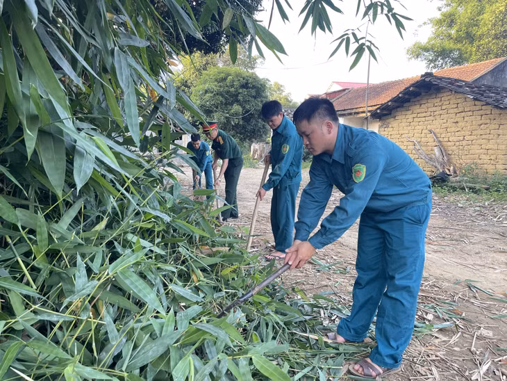 LLVT huyện Bình Liêu hưởng ứng phong trào "Lực lượng vũ trang tỉnh Quảng Ninh chung tay bảo vệ môi trường".