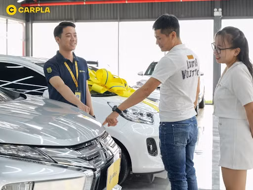 Khu vực trưng bày xe tại showroom Carpla