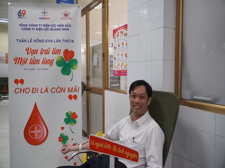 Ông Đoàn Văn Bình, Trưởng phòng Tổ chức và Nhân sự chia sẻ: “CBCNV-NLĐ PC Quảng Ninh luôn đề cao ý thức trách nhiệm đối với cộng đồng, xã hội".