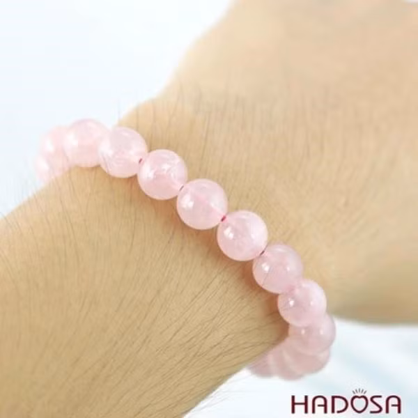 Vòng đá thạch anh hồng phù hợp với người mệnh Hỏa và Thổ