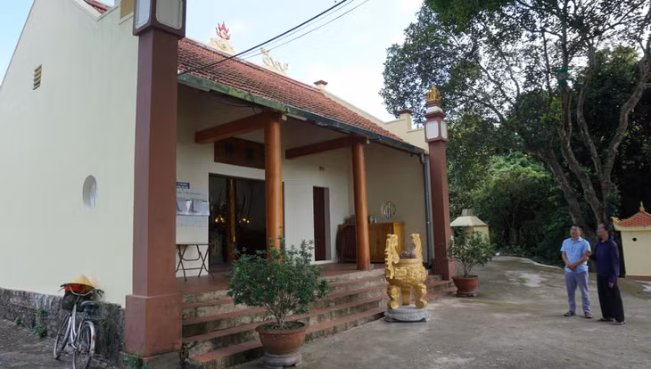 Đền Đức ông Hoàng Cần không chỉ là nơi sinh hoạt văn hoá tâm linh cho nhân dan xã Hải Lạng (huyện Tiên Yên), mà còn là điểm du lịch hấp dẫn với du khách.