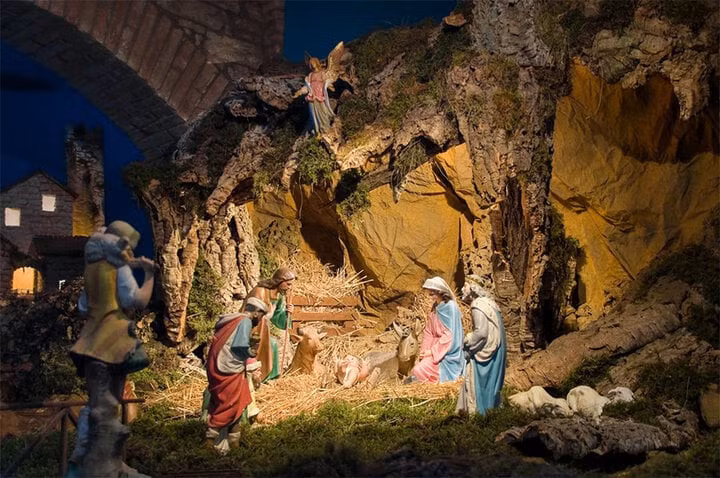 Theo Kinh thánh, Chúa Kito ra đời trong hang đá. (Ảnh: Jmcatholic)