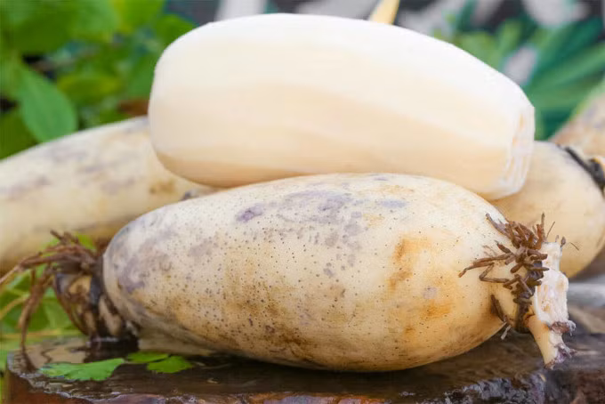 Củ sen tốt cho sức khỏe và món nộm củ sen được nhiều người ưa chuộng. Ảnh: Aboluowang